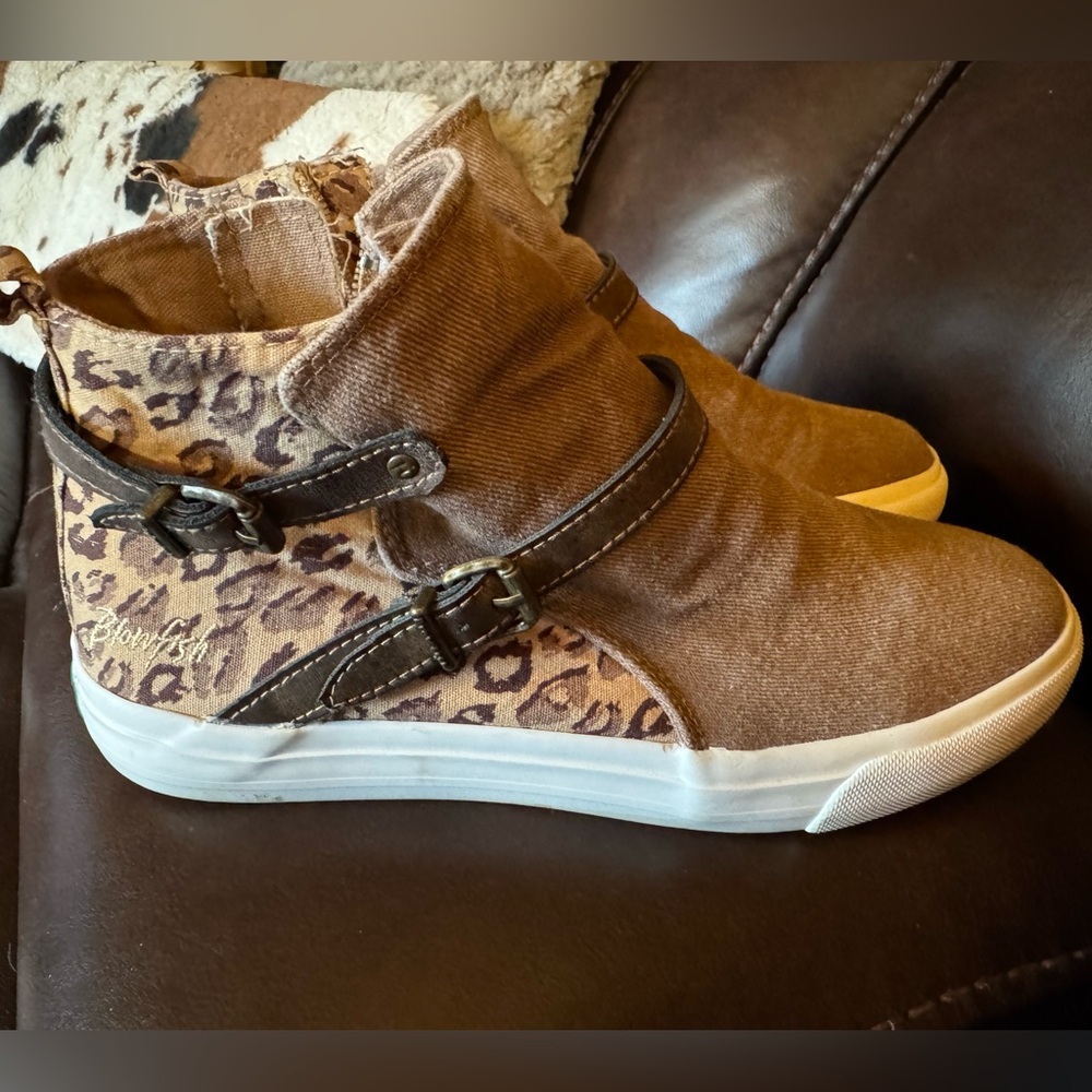 EUC Women’s Blowfish Sneakers 8.5